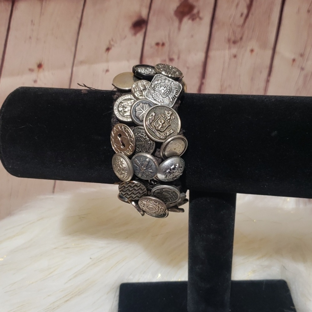 Handcrafted silver button bracelet - Picture 3 of 8